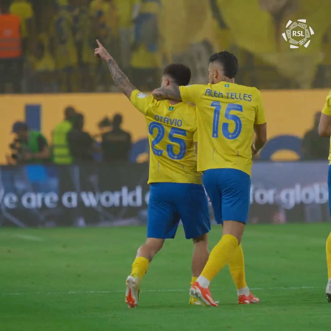 والله الى الان مو متخيل قوة الهدف وكيف جاء ب 25 ثانيه بس