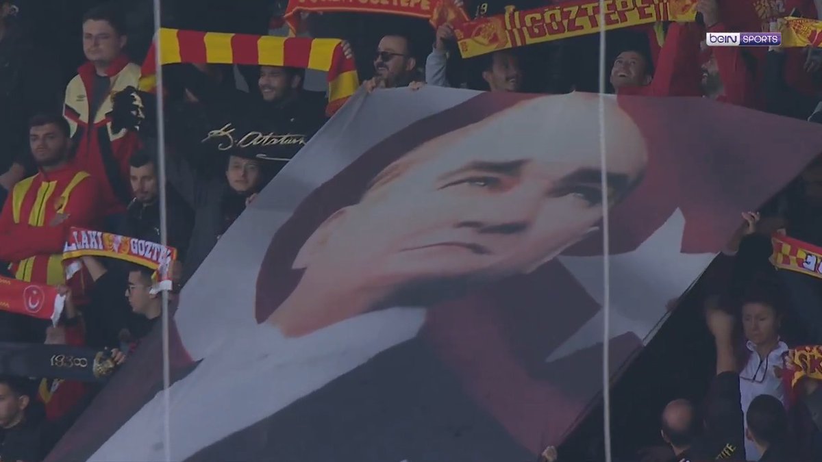 Göztepe taraftarından 10 Kasım'a özel 'Fikirler Ölmez' pankartı ve Med Cezir performansı: