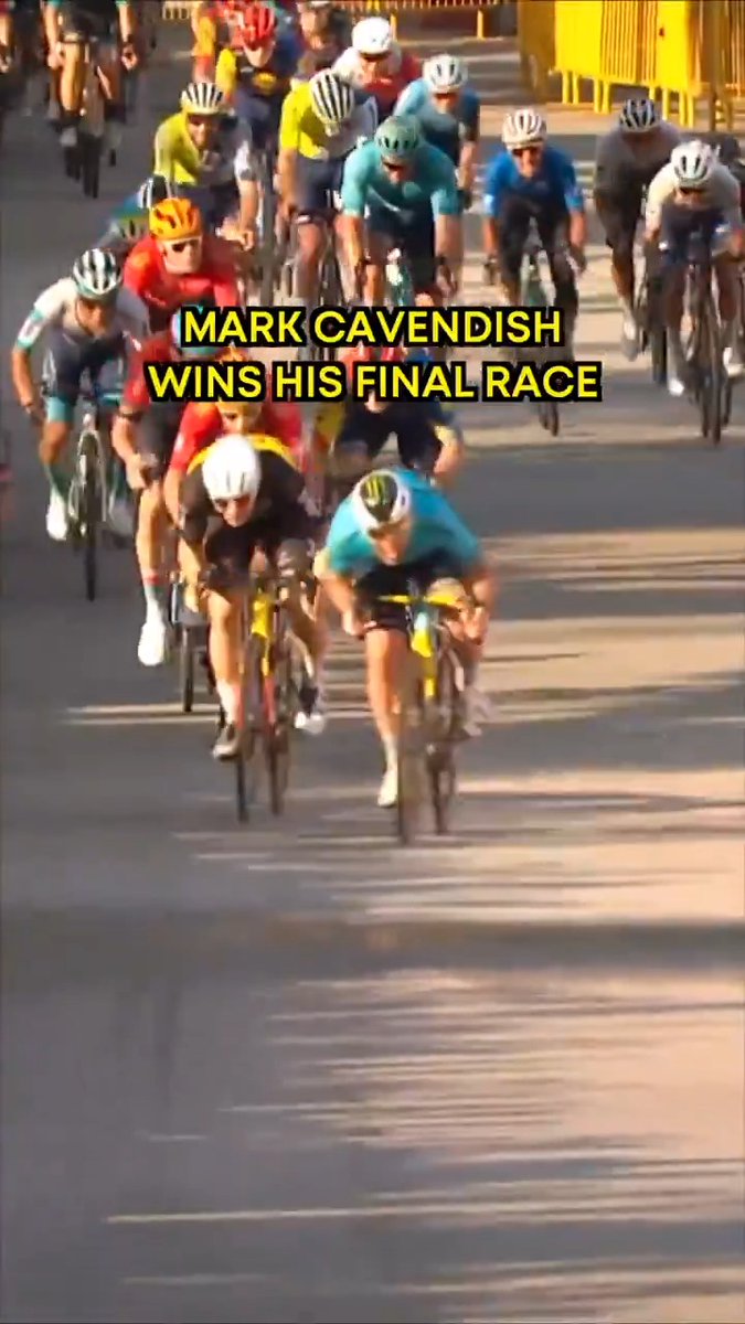Mark Cavendish sprints to victory in his final race! #TDFSG 🇸🇬 (🎥: Tour de France™)