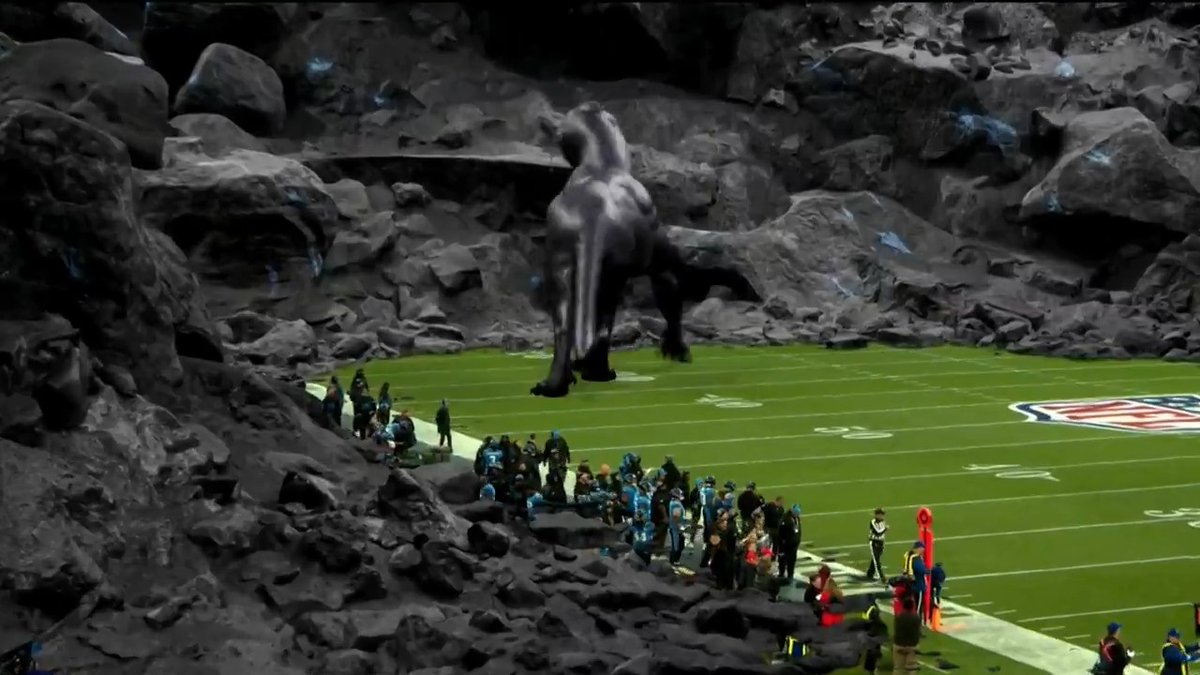 THERE'S A PANTHER ON THE FIELD IN MUNICH. 😱 📺: #NYGvsCAR on NFL Network 📱: Stream on #NFLPlus
