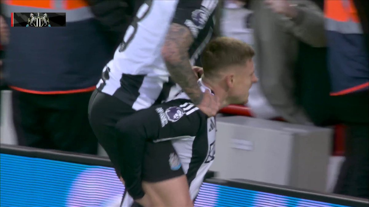 Harvey Barnes adds a third for Newcastle! 🔲