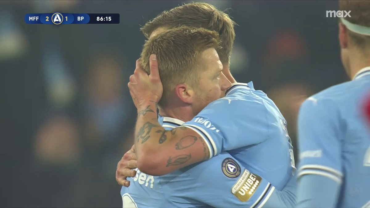 Stående ovationer och kramkalas när Søren Rieks tackas av i sin sista allsvenska match i karriären 🔵 📲 Se matchen på Max