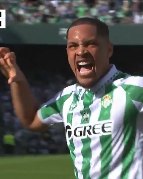 Lo dije hace unos meses y lo repito. Vitor Roque no hará carrera en el Barça. Besarse el escudo del Betis y hablar mal del Barça cuando es todavía jugador nuestro no le ayuda.