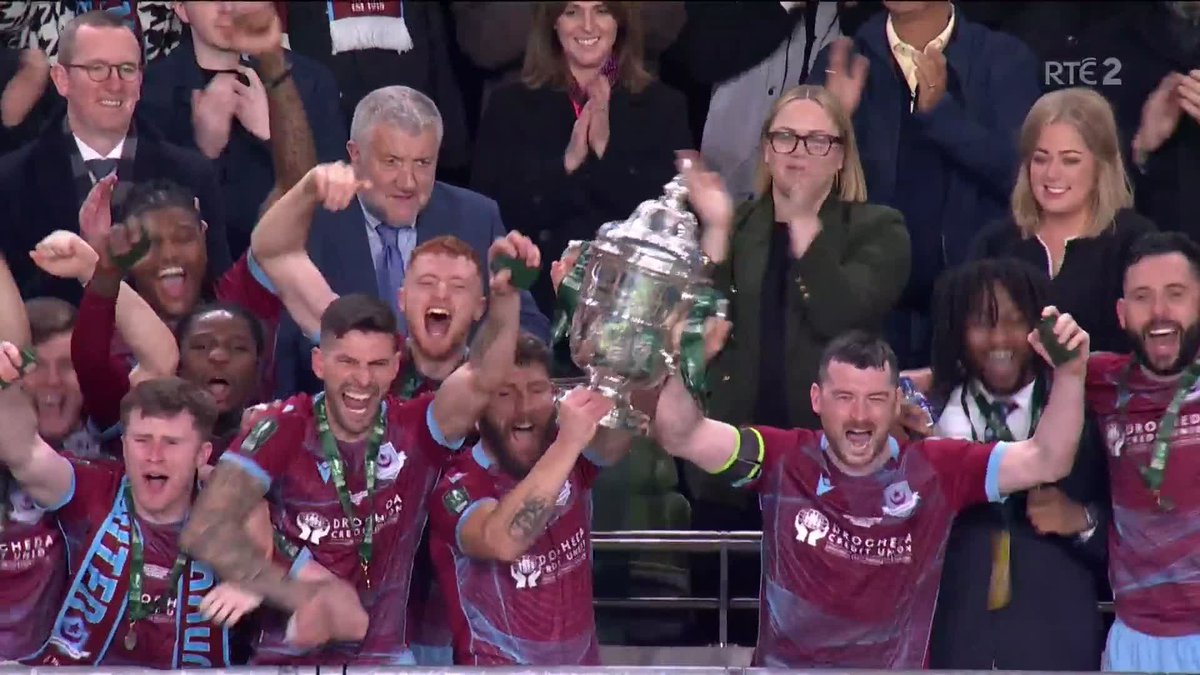 Drogheda United celebrate with the FAI Cup, in what is just their second win in Ireland's premier cup competition 📺 Watch: 📱 Follow: #FAICup | #DRODER