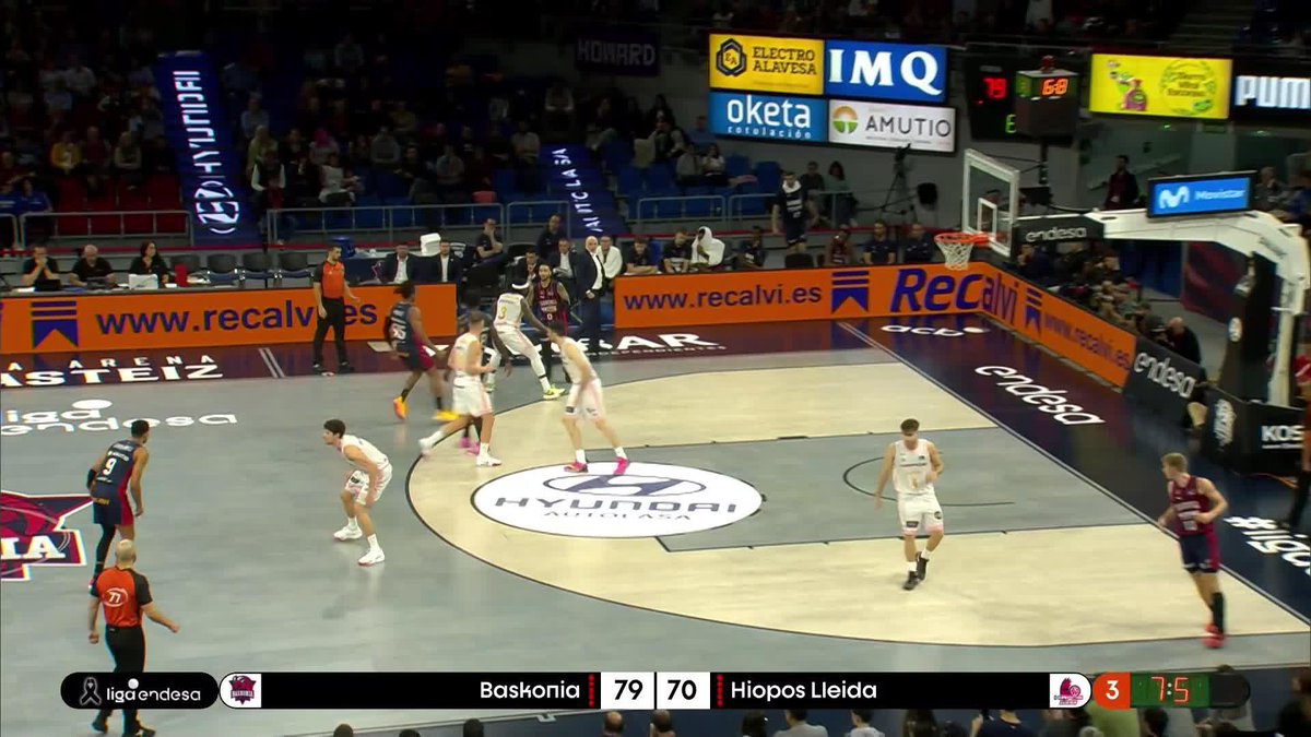 😱🪐 ¡¿PERO DE QUÉ PLANETA VIENE MARKUS HOWARD?! No es lo normal lo suyo. ¡Ya lleva 8⃣ TRIPLES! 📺 Movistar Plus+ #LigaEndesa | #ConectaConTuPasion