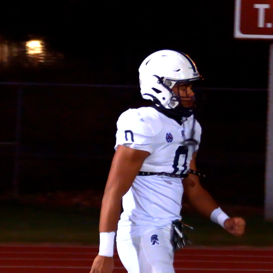 Take a look at the Mr. Football Candidate and Michigan State commit Jace Clarizio against Dexter in the Division 2 District Final on November 8th, 2024. Clarizio scored four touchdowns in the 50-49 victory over Dexter. Cast your vote for Jace at Delivered by Hungry Howie's 🍕