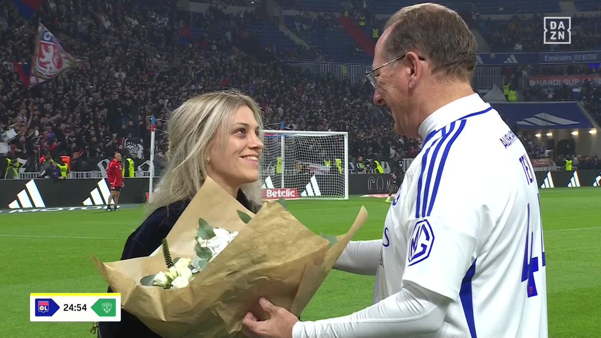 🤩 | Le magnifique geste du président John Textor à notre Ambre 🔥💫 #OLASSE