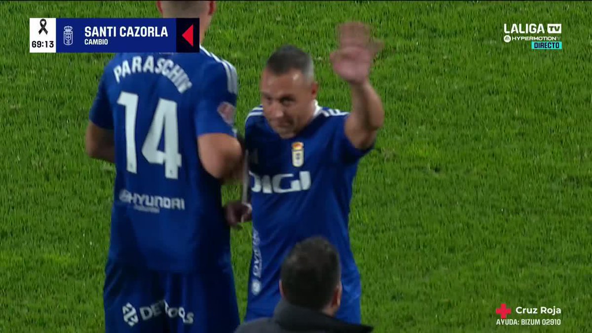 Albacete, tierra de genios, reconoce a las leyendas ❤️ El aplauso del Carlos Belmonte a Santi Cazorla ✨ #LALIGAHYPERMOTION