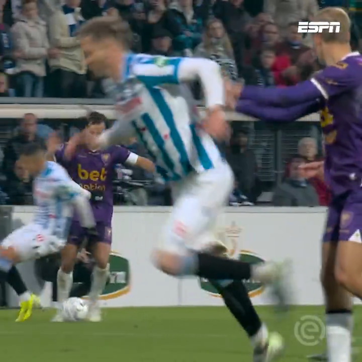 Is het doelpunt van Finn Stokkers terecht afgekeurd? 🖥️🤔 Kees Kwakman en Kenneth Perez geven hun mening 👇 #HEEGAE