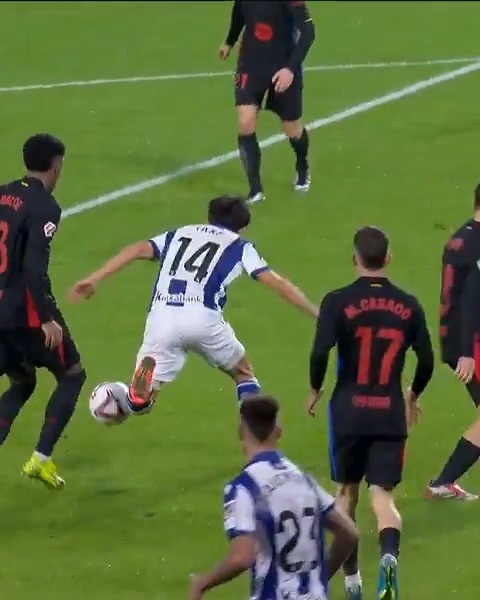 ✨ Tiki 𝐓𝐀𝐊𝐄 ✨ 💙 Real Sociedad Fútbol 💙 #RealSociedadBarça | #LALIGAEASPORTS | #LALIGAHighlights