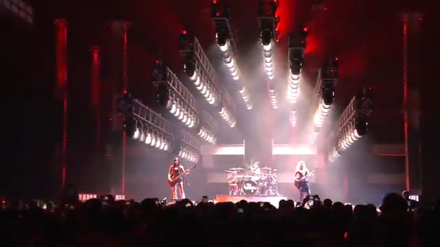 .The Warning just rocked the #MTVEMA stage with a performance of "Automatic Sun" 🎸