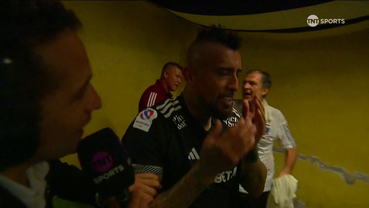 🥹👑🖤 La emoción del Rey Con lágrimas en sus ojos, Arturo Vidal confesó que a pesar de los grandes logros en su carrera, no hay nada como ganar la estrella 34 con #ColoColo.