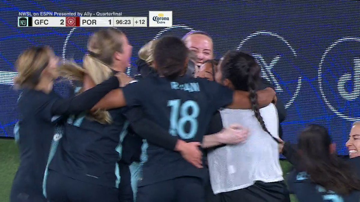 ROSE LAVELLE WITH THE STOPPAGE TIME WINNER TO SEND GOTHAM FC INTO THE SEMIFINAL 🔥 A SUBLIME FINISH FROM THE MIDFIELDER 👏