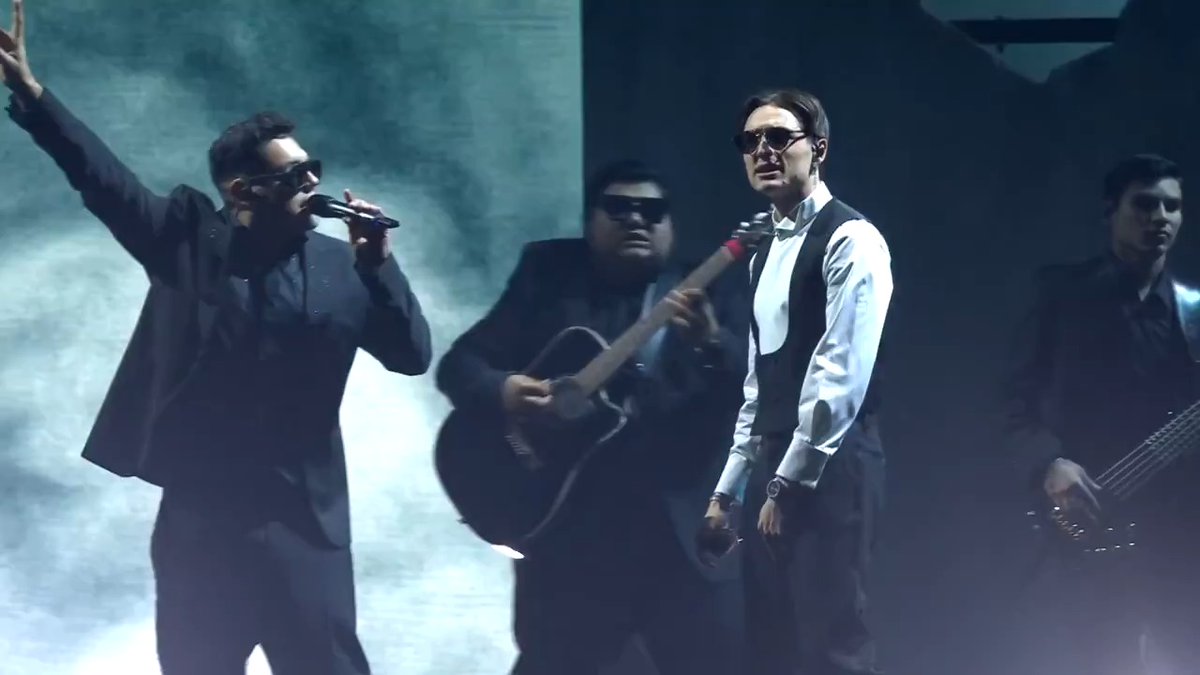 Is it hot in here or is it just Peso Pluma's #MTVEMA performance? 🔥