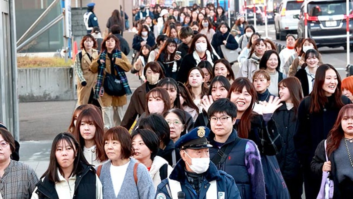 プレミストドーム(札幌ドーム)に人波の嵐 「Snow Man」ライブに全国からファンが集結しました 記事👉