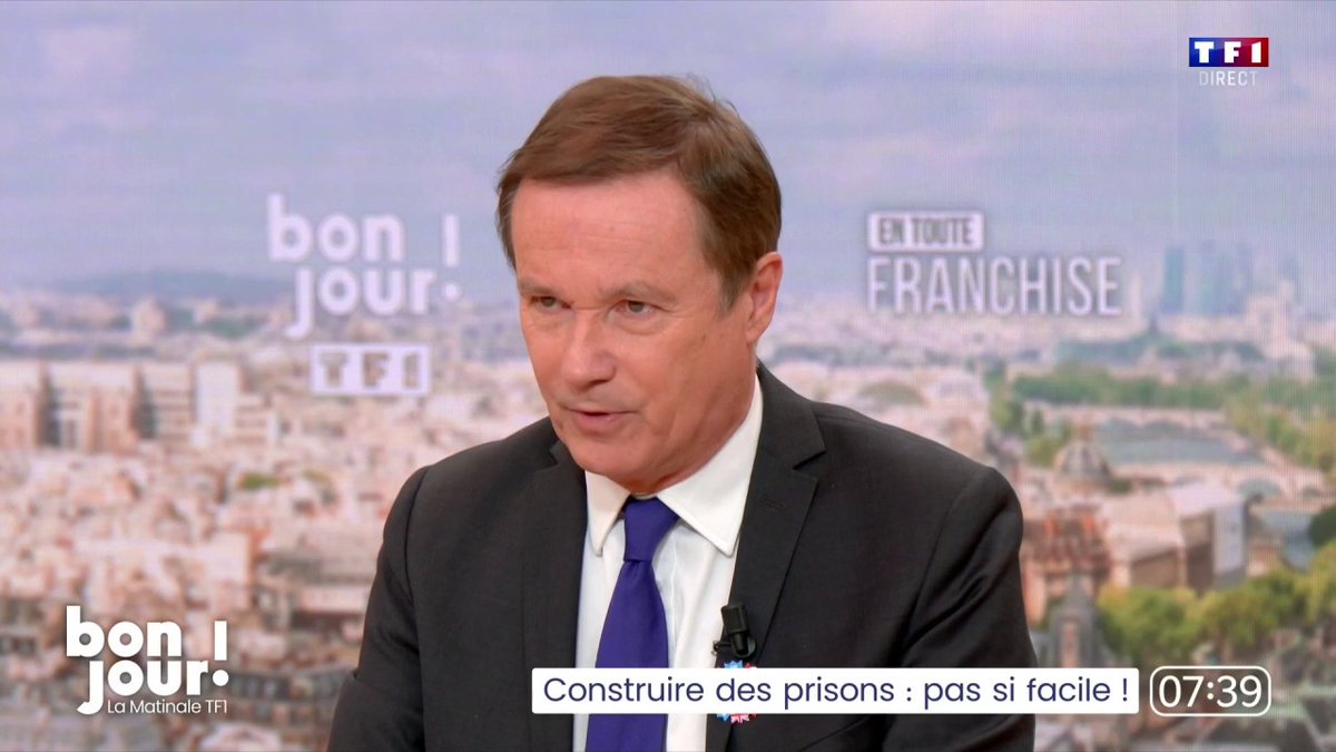 🗣️ "Si nous voulions lutter contre le trafic de drogue, il faut pouvoir mettre en prison tous les trafiquants. On peut le faire." estime Nicolas Dupont-Aignan 📺 #BonjourLaMatinaleTF1 avec Adrien Gindre