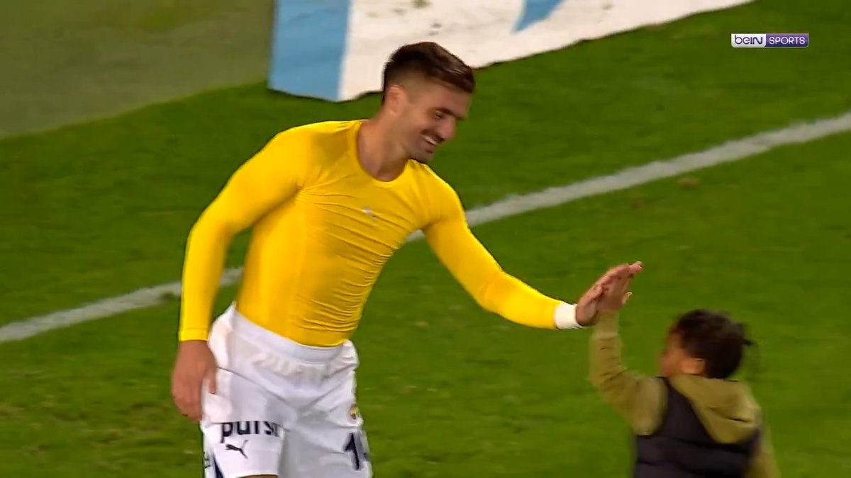 Allan Saint-Maximin'in oğlundan, Dusan Tadic'i çaresiz bırakan bir gol vuruşu.. 😅