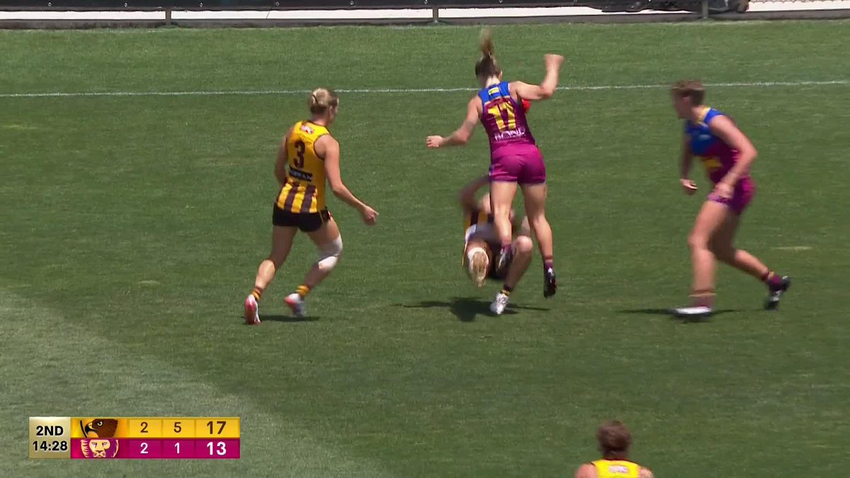 Belle Dawes has been offered a one-match suspension following this incident involving Ainslie Kemp.