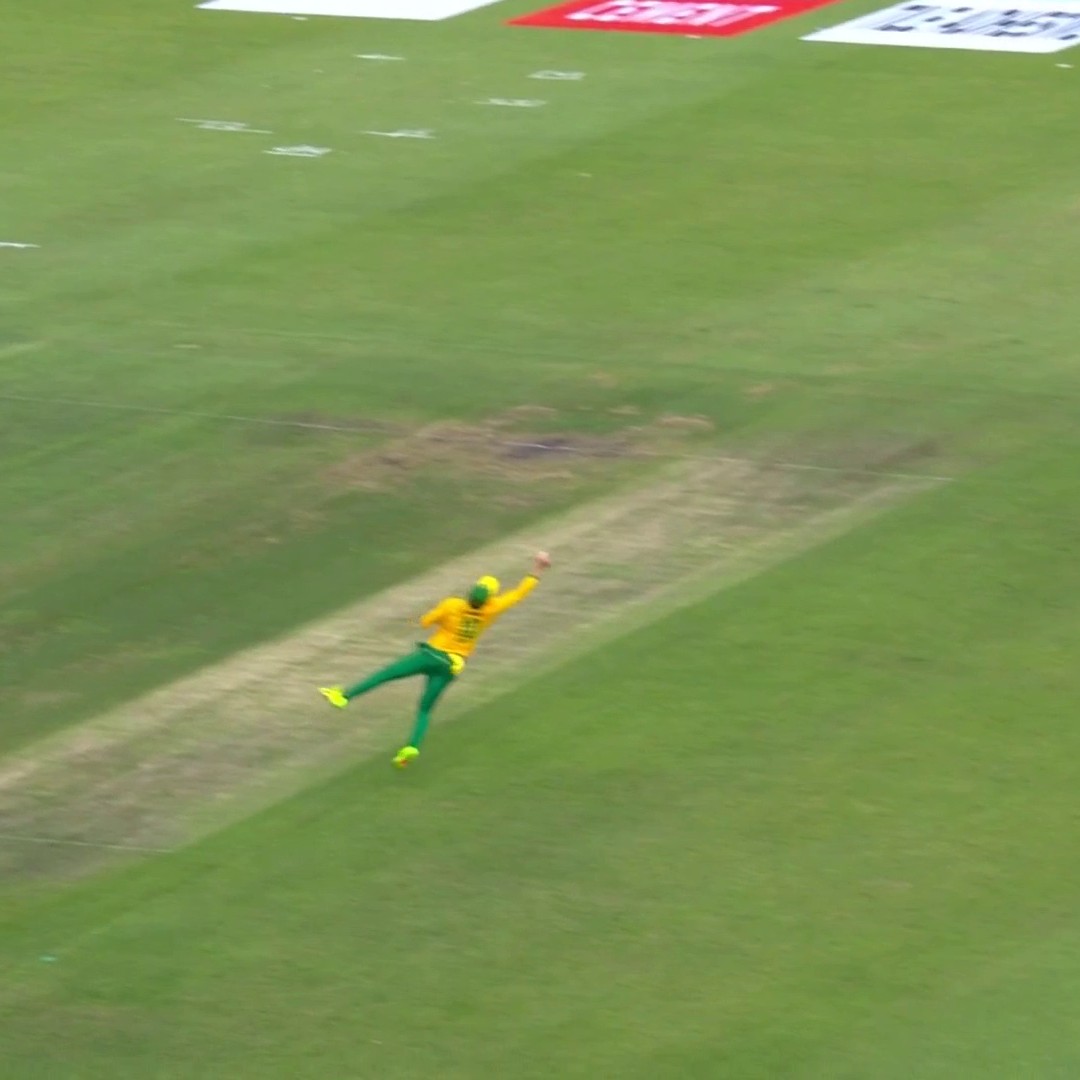 "THAT IS OUT OF THIS WORLD" 😱 David Miller took a STUNNING catch in yesterday's three wicket victory for South Africa against India 🙌