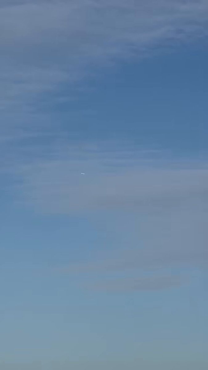 🚨 Ruben Amorim’s plane coming into Manchester just now.
