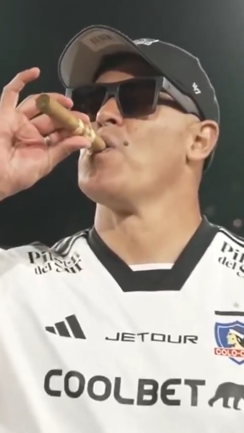 "HERMOSA MAÑANA, CAMPEONES" 🚬🏆 Colo-Colo se coronó en el torneo chileno y así festejó Jorge Almirón. 📹 Colo-Colo