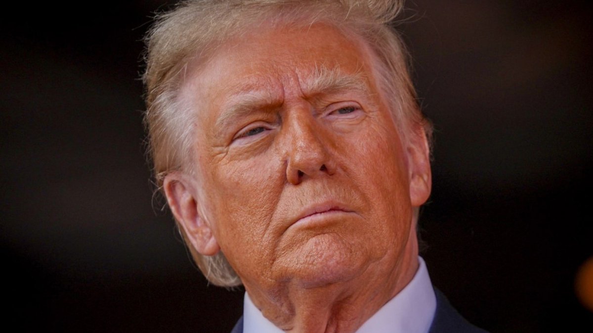 The DOJ filed charges in the alleged Iranian murder-for-hire plot targeting Donald Trump. @KenDilanianNBC has the latest reporting. @FrankFigliuzzi1 joins José Díaz-Balart to share his expertise.