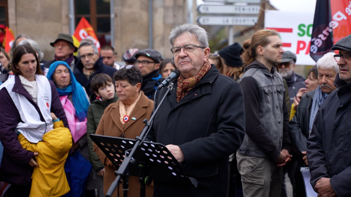 La commissaire européenne Von Der Leyen a décidé de nommer un commissaire européen à la défense et à l'espace, pour faire la guerre. Aucun Parlement national n'a été concerté ! Derrière les grandes phrases, c’est la mort, la mort, et encore la mort !