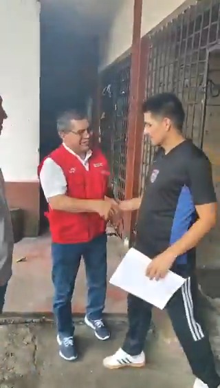 ¡Liberamos policía injustamente detenido! Suboficial Joel Caldas que abatió a criminal, fue liberado gracias a las gestiones dispuestas por el ministro Santiváñez a través de la Defensoría del Policía. ¡Nuestro respaldo absoluto a los agentes que usan sus armas en defensa de la sociedad!