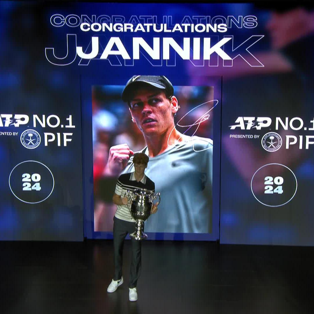 The first EVER Italian ATP Year-End No.1... Standing in front of his home crowd... At just 23-years-old 🤩 What a moment to savour for Jannik Sinner 🇮🇹