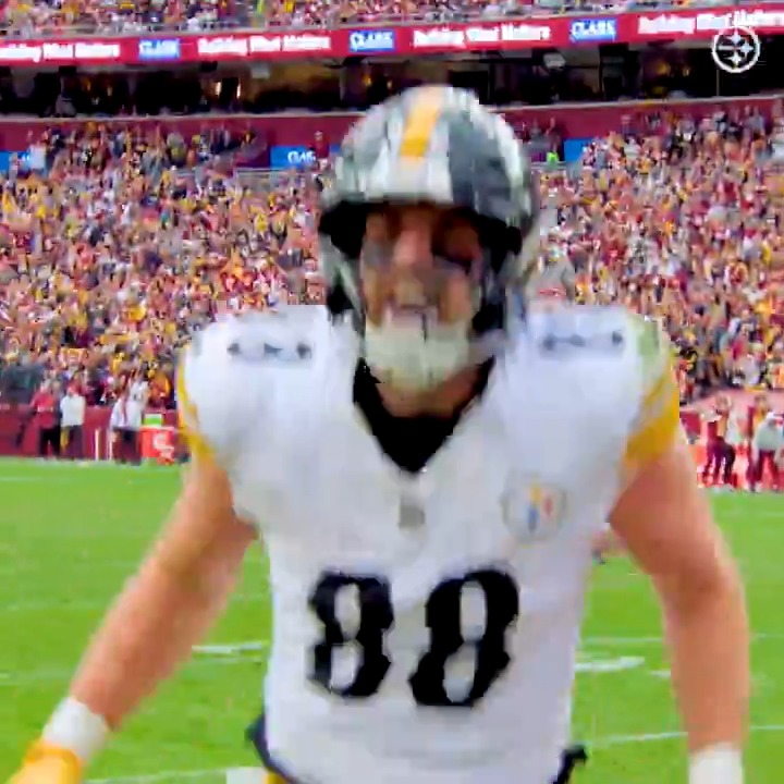 Keep feeding Muuuuuuth 💪 Pat Freiermuth 📺: #BALvsPIT 11/17 at 1 PM ET on CBS
