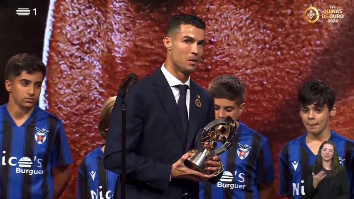 Ronaldo foi homenageado com o prémio Quinas de Platina e desabafou o seu amor à Seleção Nacional.