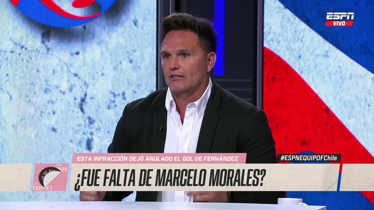"EL JUGADOR DE #EVERTON SE TIRA ANTES DEL ROCE" Rafael Olarra analizó la polémica infracción que cobró Gilabert tras consultar el VAR que terminó en gol anulado a la U: "Si el árbitro dice 'juegue' es porque él no ve nada; el árbitro resuelve en cancha, el VAR es consultativo"