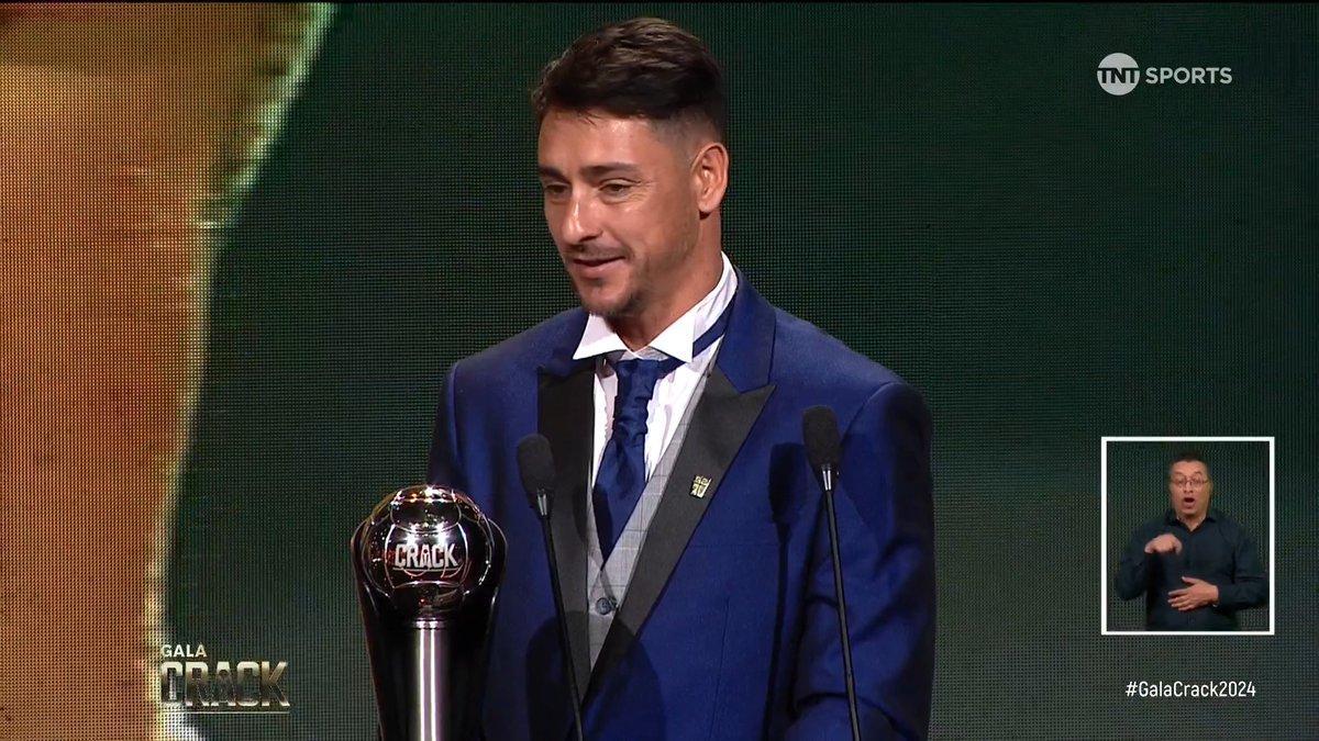 ⚽🏆🐂 "Ese es el mejor gol, incluso de toda mi carrera" A Fernando Zampedri se le puso la piel de gallina en la #GalaCrack2024 al ser nombrado como el Mejor Gol de la Temporada, el cual fue la hermosa chilena en el Clásico Universitario.