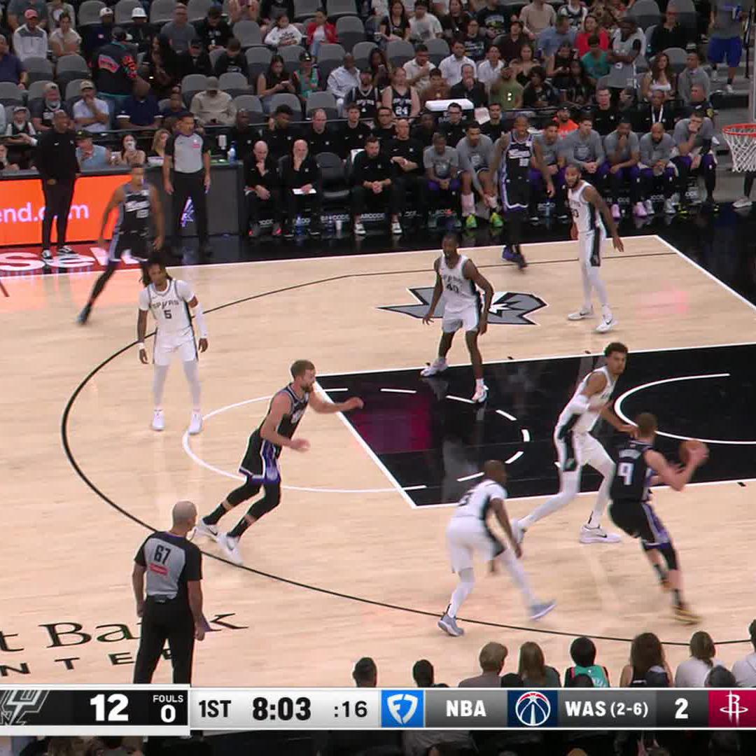 SABONIS FAKED OUT WEMBY 🤯