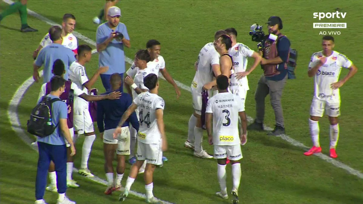 Na voz do Odinei ficou ainda melhor. Ele nasceu pra narrar jogos do Santos 🤍🖤