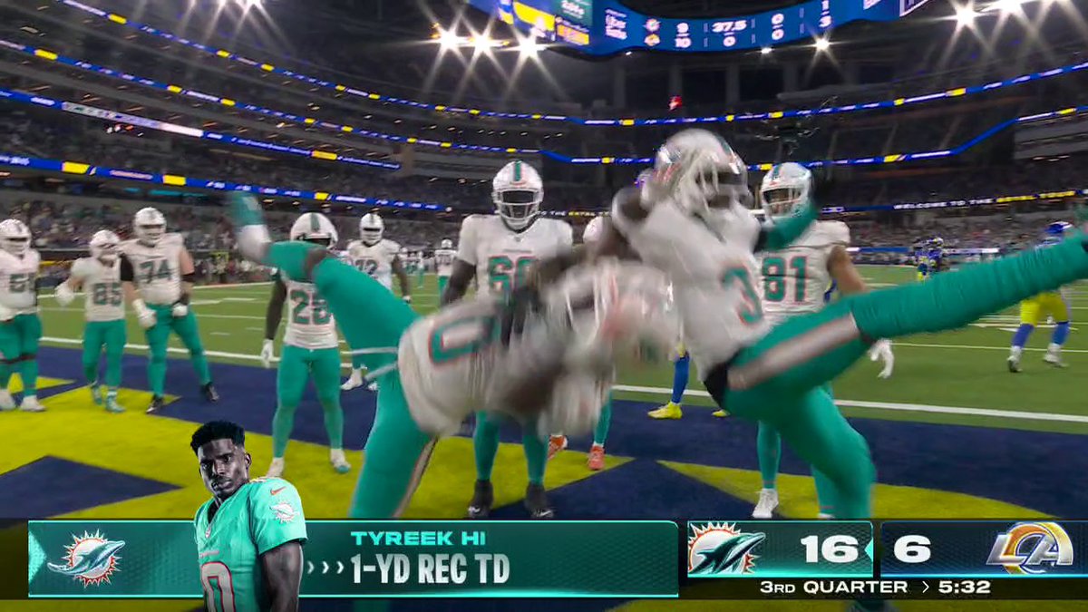 Tyreek Hill's wrestling celebration with OBJ and Waddle 😂