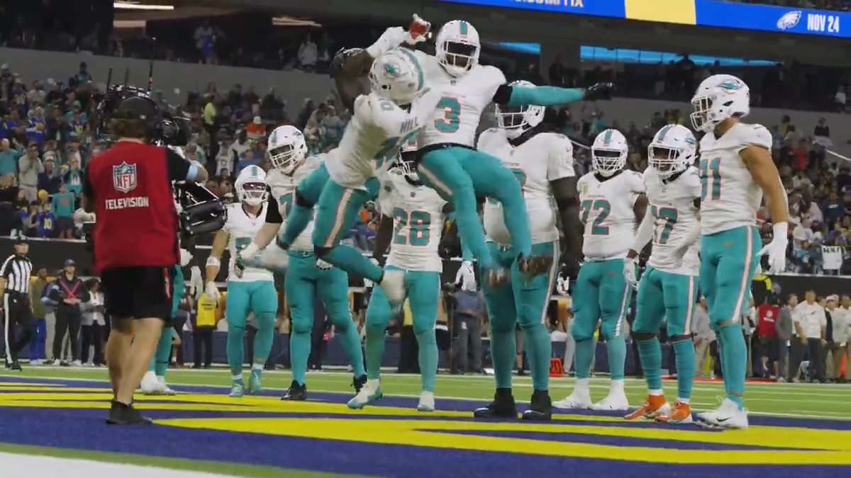 🚨BREAKING: #Dolphins star Tyreek Hill says that he hurt his neck during the TD celebration with Odell Beckham Jr. and may miss practice this week. “FELT GOOD UNTIL ODELL SLAMMED My BACK OUT…” - Ty Hill