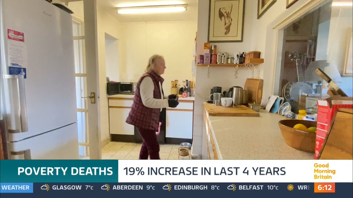 Terminally ill people of working age with less than a year to live should receive discounted energy bills & a pension-style income. The call from Marie Curie comes as figures show the number of people dying in poverty has increased by almost a fifth over the last 4 years.