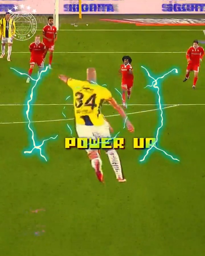 Amrabat ulti atıyor. ☄️