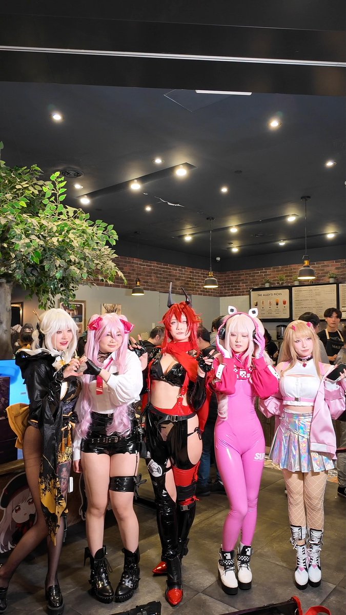 【NIKKE x The Alley Pop-Up Event Recap】 Thank you to all Commanders who took the time to come to our pop-up event in Toronto! ❣️ We had a great day meeting so many of you, and we hope you had just as much fun as we did! HD Ver 🔗: #NIKKE
