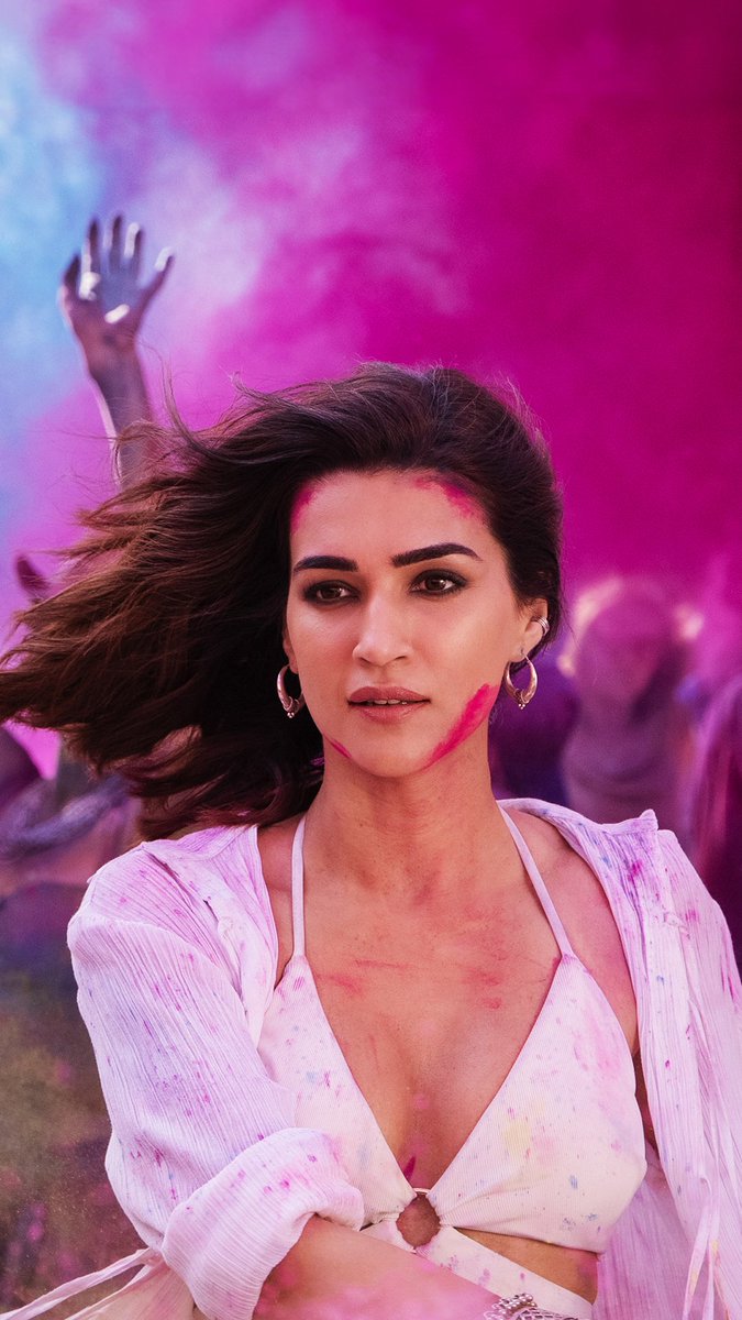 Iss rang ka jaadu toh ab hum sab par chhad gaya hai! ✨ #ThaaeinThaaein Song out now! Watch #DoPatti now, only on Netflix!