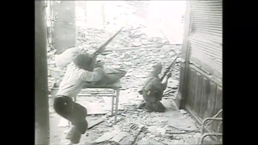 Ya puedes ver la serie documental 'España en guerra', emitida en 1987. Un análisis exhaustivo de los hechos de la Guerra Civil Española que conjuga las investigaciones de un grupo de historiadores expertos y especializados en diferentes campos -- >