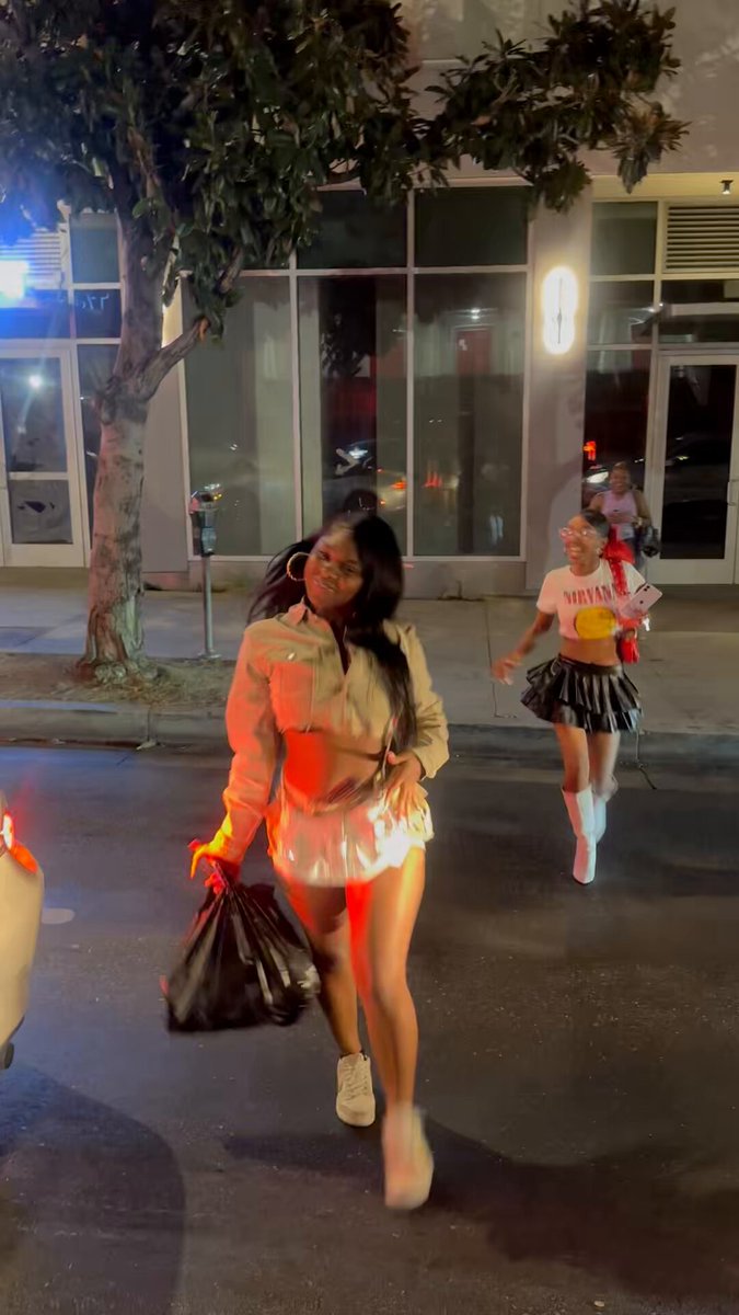 Ran into some LA coochie girls
