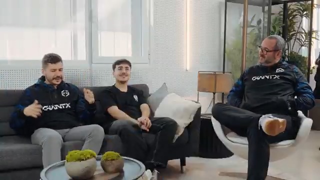 Han sido ocho años de recuerdos, vivencias, victorias, títulos, derrotas y hermandad. Imposible resumirlo todo en una hora, pero con esta charla @Th3Antoniogg, JoseGiants y @lozarklol reviven la carrera de una auténtica leyenda. Nuestra leyenda.