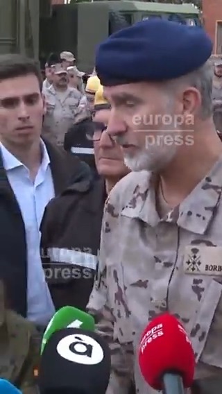 El rey Felipe VI regresa a Valencia y pone en valor la labor de los militares: "El espíritu y la moral es altísimo. Hombro con hombro, codo con codo pero todos con el mismo corazón"