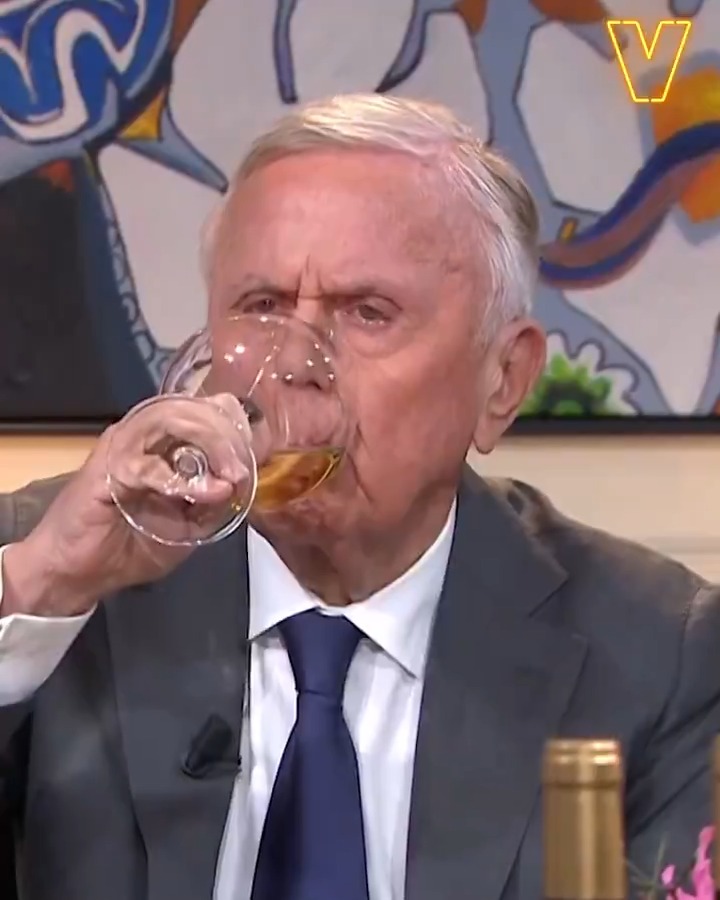 René ziet Harry Mens een wijntje proeven na uitleg Wietze Snaak: 'Makkelijke wijn!' 😂😂 #vandaaginside