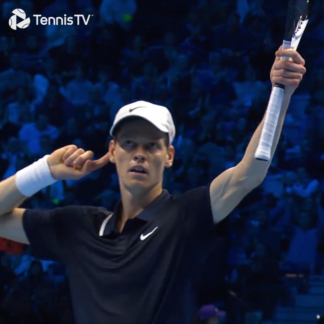 SIMPLY SIN-SATIONAL 🤩 Jannik Sinner with a mind-blowing sliding backhand pass 🤯 #NittoATPFinals