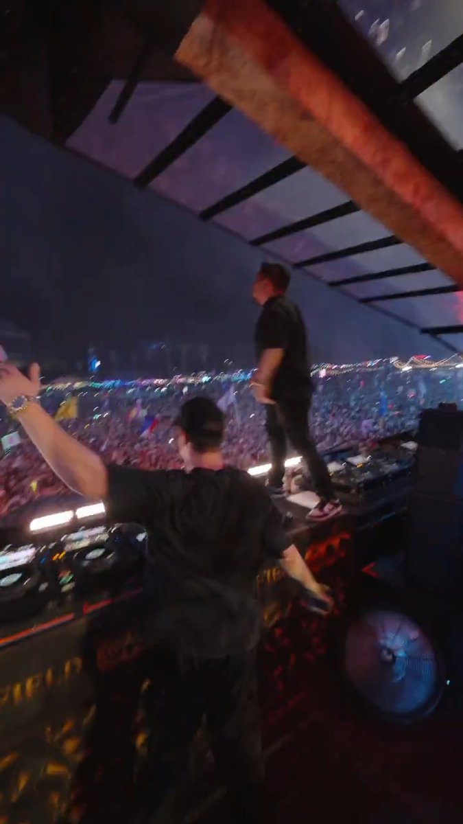 SLANDER &amp; VASTIVE UNDER MY SKIN LIVE @ EDC ORLANDO Vastive 🐾