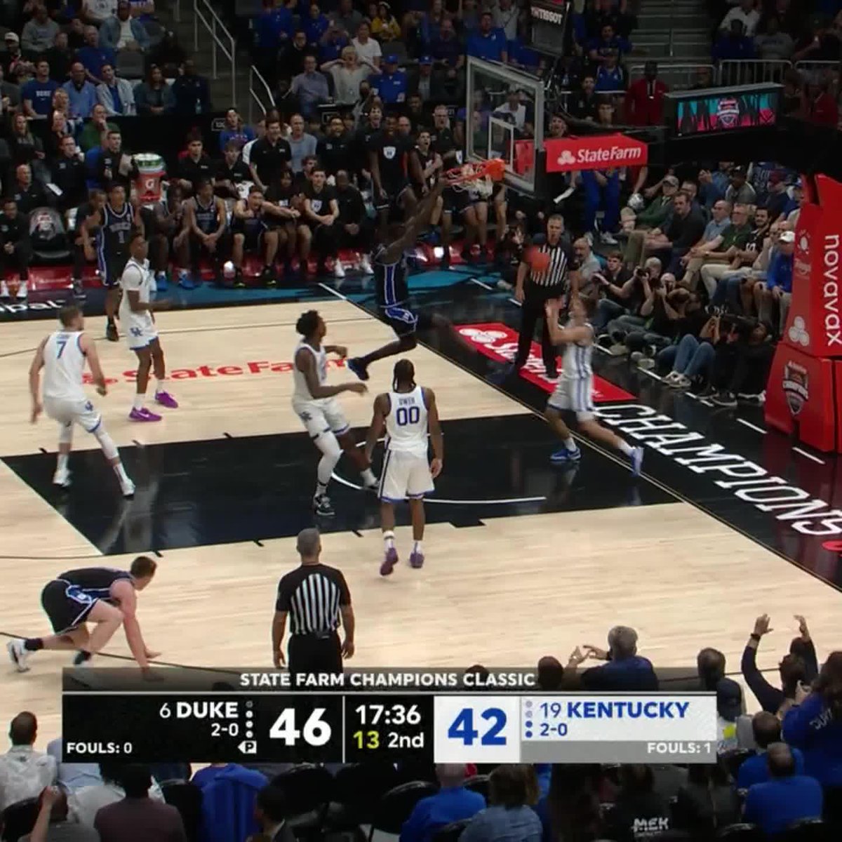 THIS PASS FROM KNUEPPEL 😯 No. 6 Duke and No. 19 Kentucky in a good one 🔥