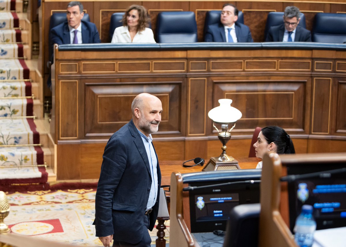 Vaig voler fer la meva intervenció, com a mostra d'empatia i solidaritat, en la llengua del País Valencià, per a traslladar en nom del BNG el nostre condol a les famílies de les víctimes de la DANA i el nostre suport solidari amb les persones afectades.